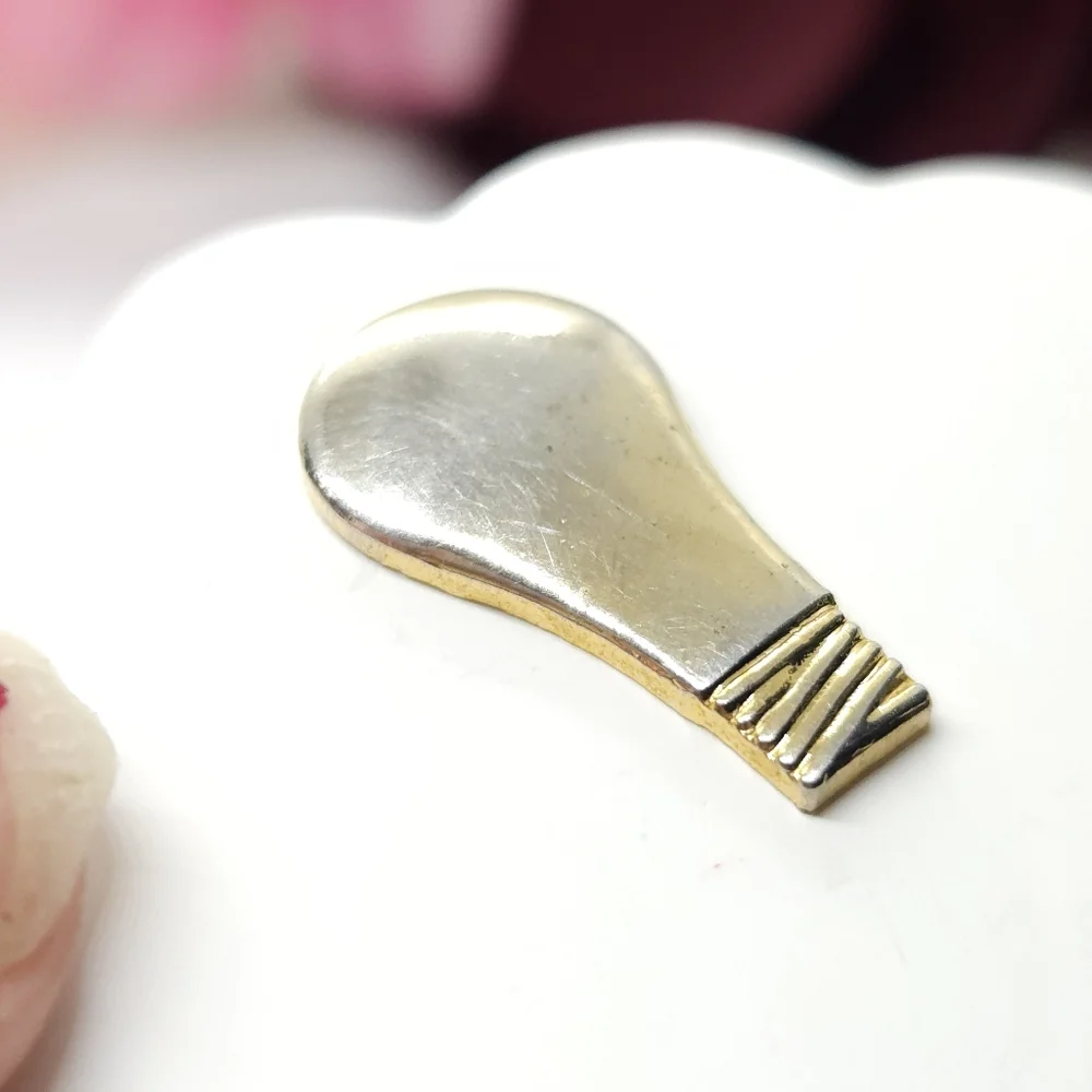 Vintage Light Bulb Pin Label Pin Union Made UAW 65